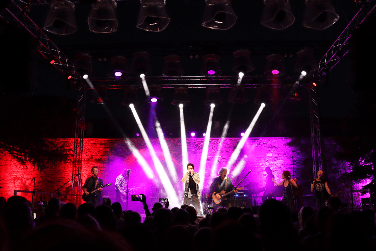 LAV Studio ekskluzivni Robe lighting distributer za Hrvatsku - Robe rasvjetna tijela na koncertu Parnog Valjka - Slika pozornice 2