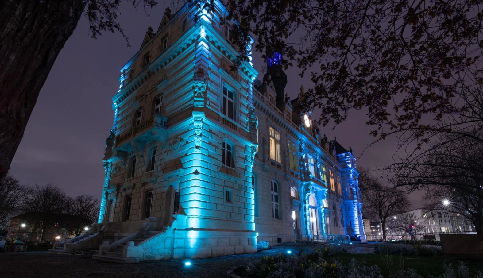 Precizna Anolis ugradbena podna arhitekturalna LED rasvjeta za naglašavanje stupova i konstrukcijskih elemenata zgrada