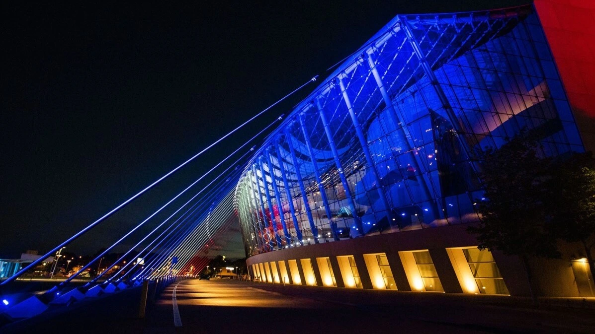 Vanjska arhitektonska LED rasvjeta Anolis za naglašavanje ulaznog prostora i volumena zgrade kazališta